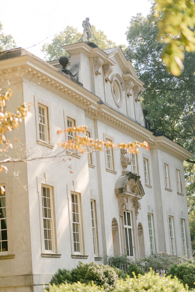 Profile view of the Iconic Swan House in Atlanta Georgia.